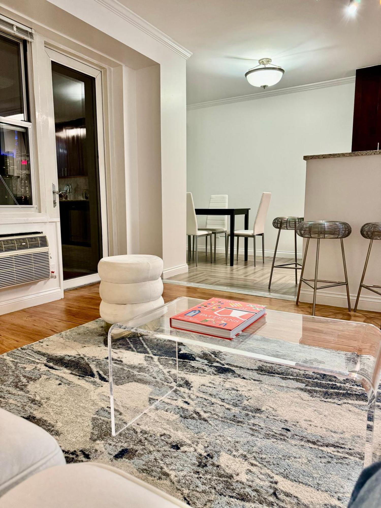 Apartment Midtown High Floor Fantastic Panoramic View Corner 2 Bedroom *