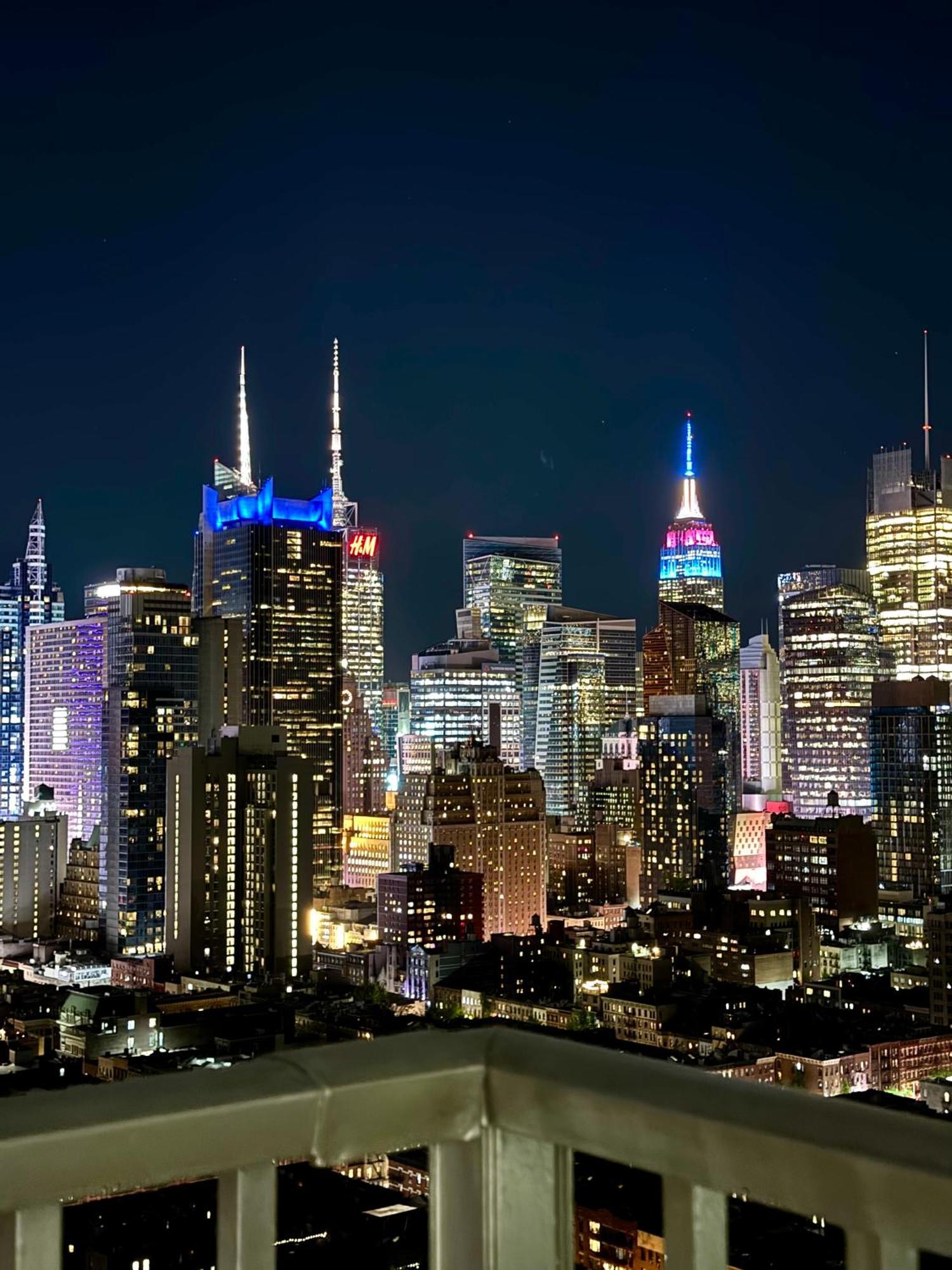 Midtown High Floor Fantastic Panoramic View Corner 2 Bedroom Apartment New York